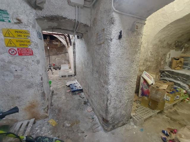 Magazzini in vendita