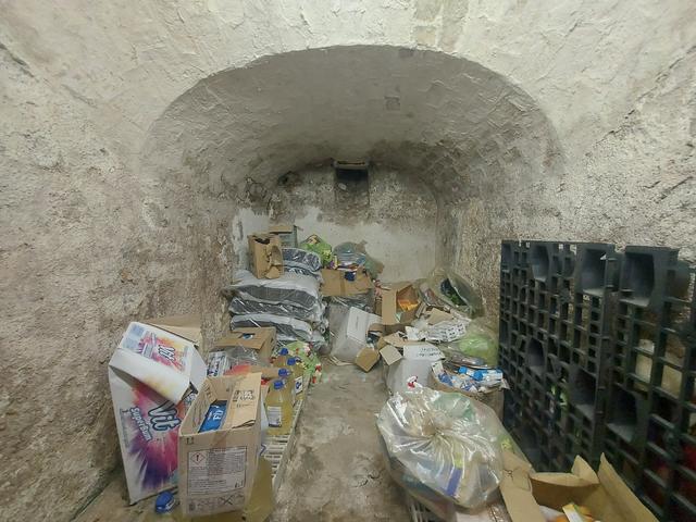 Magazzini in vendita