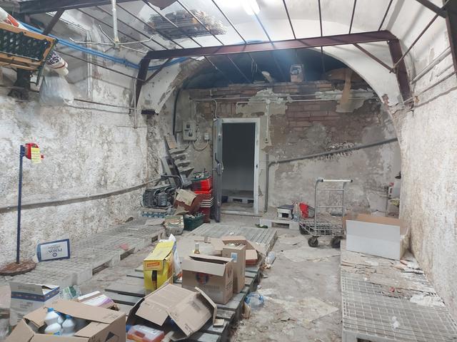 Magazzini in vendita