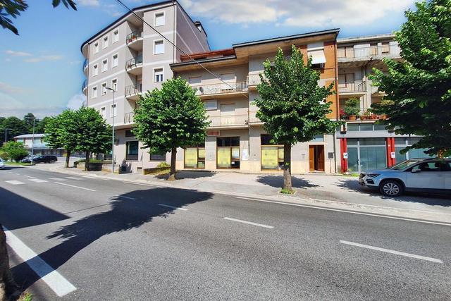 Negozi in vendita