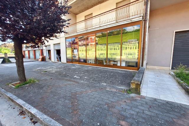 Negozi in vendita