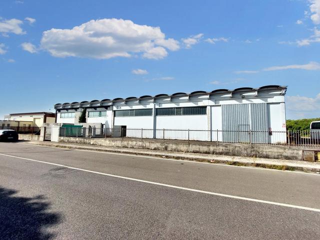 #23858 Capannone commerciale con uffici e area pertinenziale in vendita - foto 1