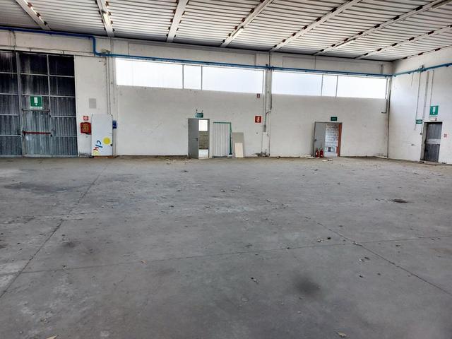 #23858 Capannone commerciale con uffici e area pertinenziale in vendita - foto 4