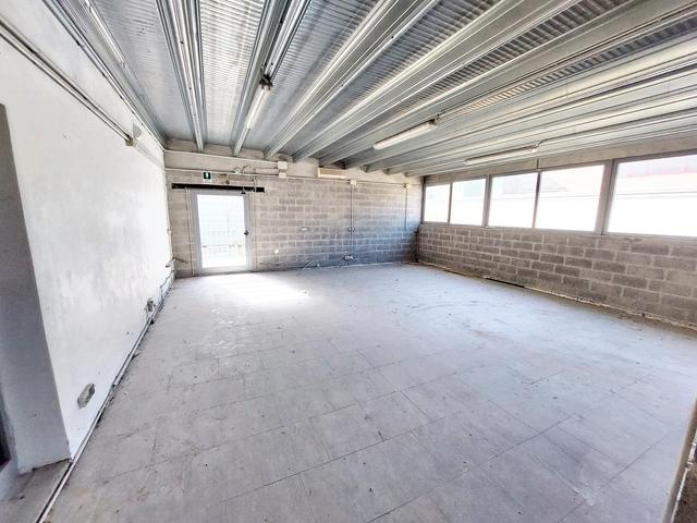#23858 Capannone commerciale con uffici e area pertinenziale in vendita - foto 5