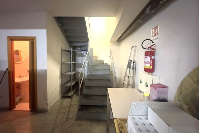 Magazzini in vendita