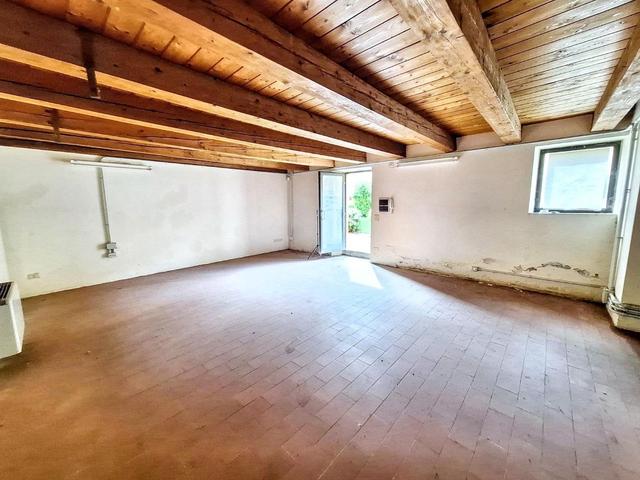 Negozi in vendita