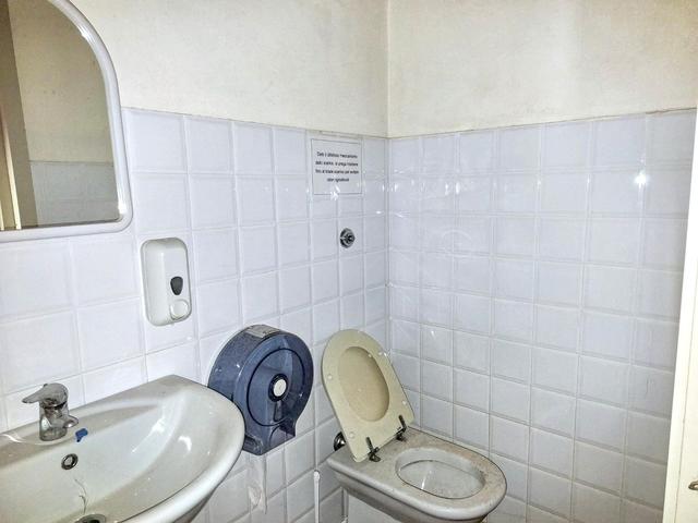 Negozi in vendita