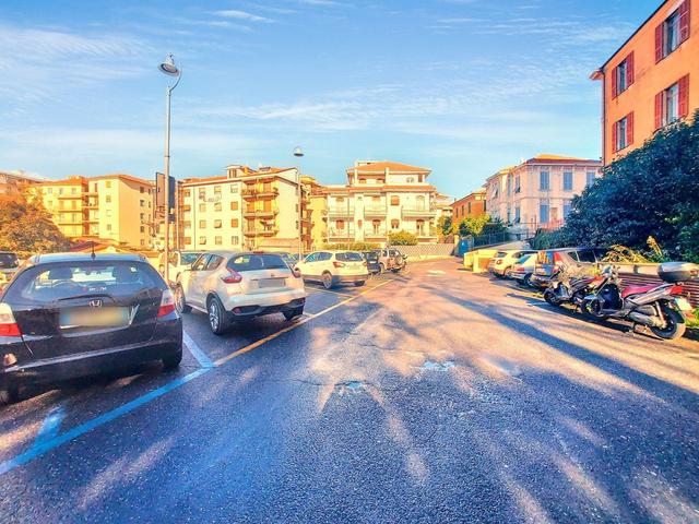 Posti auto in vendita