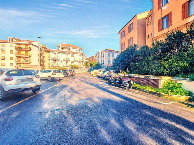 Posti auto in vendita