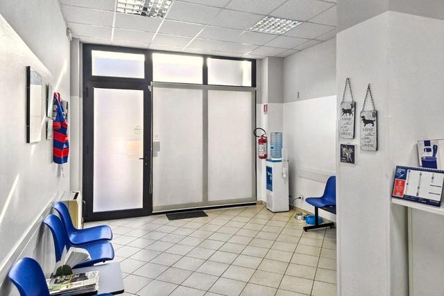 #25828 Ufficio al piano terra in edificio polifunzionale in vendita - foto 1