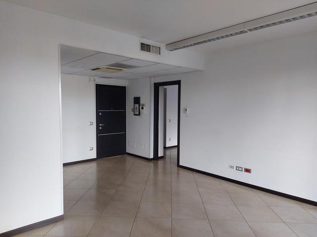 #24704 Ufficio in complesso residenziale con piscina sub 501 in vendita - foto 2