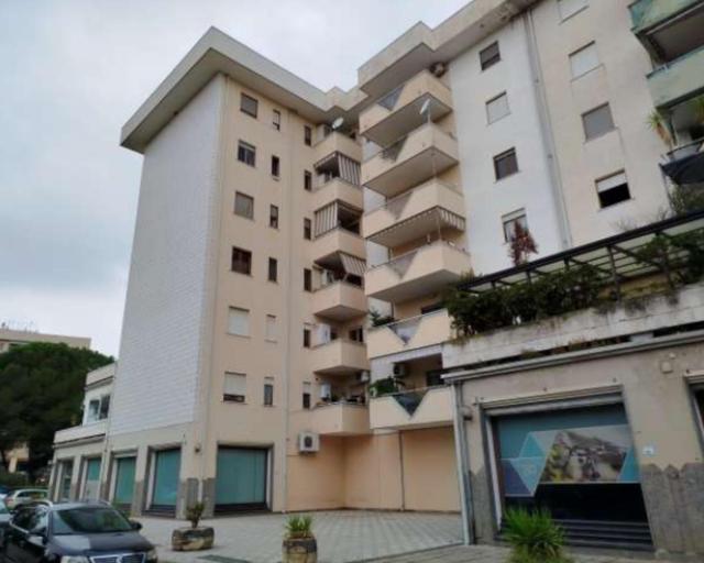 Magazzini in vendita