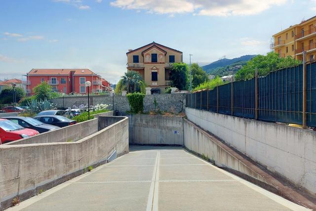 Garage in vendita