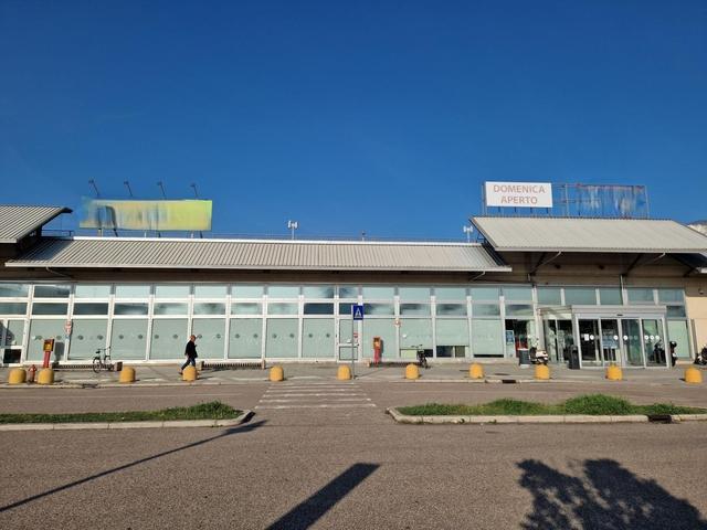 Negozi in vendita