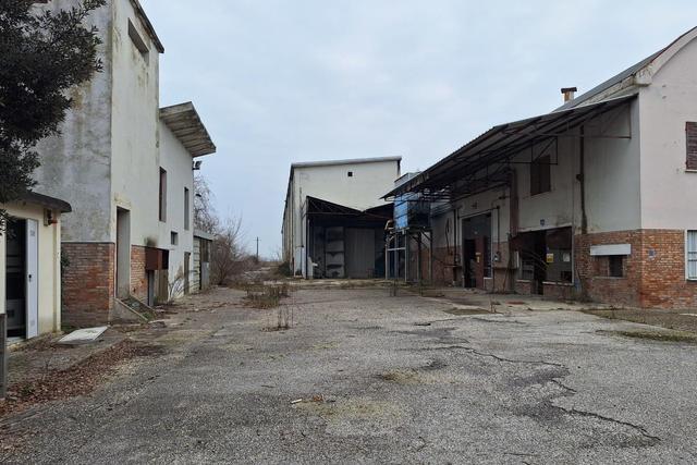 #25735 Complesso produttivo con abitazione e corte in vendita - foto 9