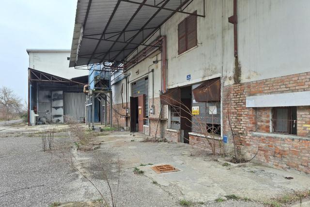 #25735 Complesso produttivo con abitazione e corte in vendita - foto 16