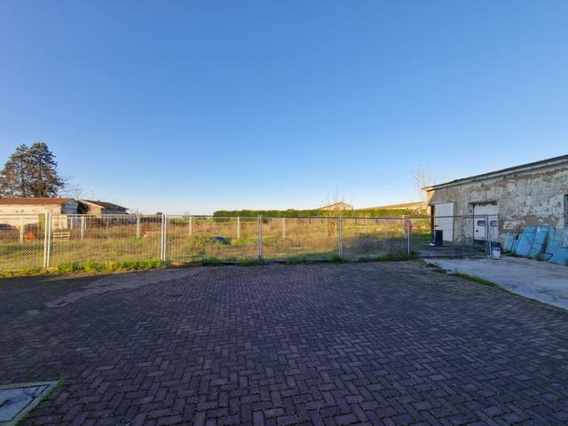 #25739 Fabbricati con ampia area di terreno in vendita - foto 1