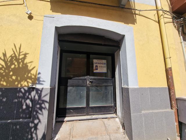 Negozi in vendita