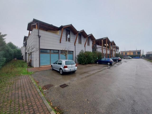 #14688 Palestra con pertinenze esclusive e 2 posti auto in vendita - foto 18