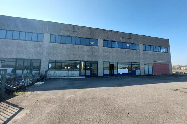 #25773 Capannone su due livelli con ampia area esterna in vendita - foto 19