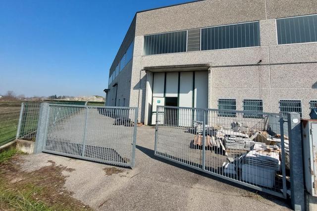 #25773 Capannone su due livelli con ampia area esterna in vendita - foto 17