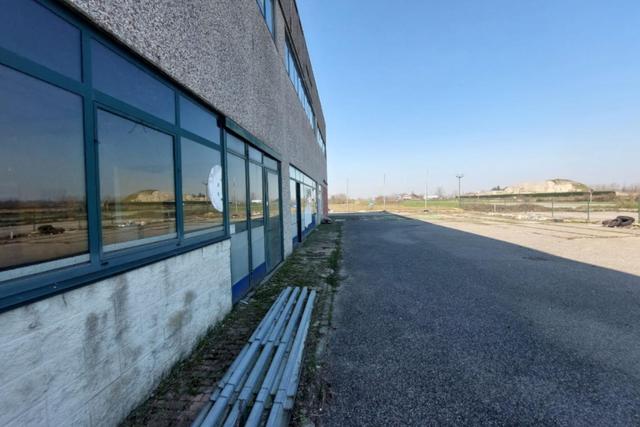 #25773 Capannone su due livelli con ampia area esterna in vendita - foto 11
