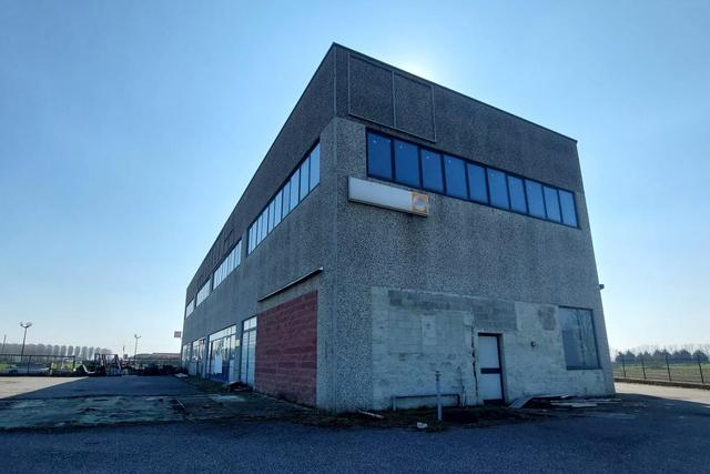 #25773 Capannone su due livelli con ampia area esterna in vendita - foto 4