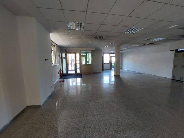 #19644 Locale libero nel centro del paese ex istituto di credito in vendita - foto 4
