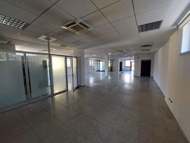 #19644 Locale libero nel centro del paese ex istituto di credito in vendita - foto 6