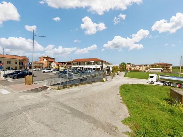 Magazzini in vendita