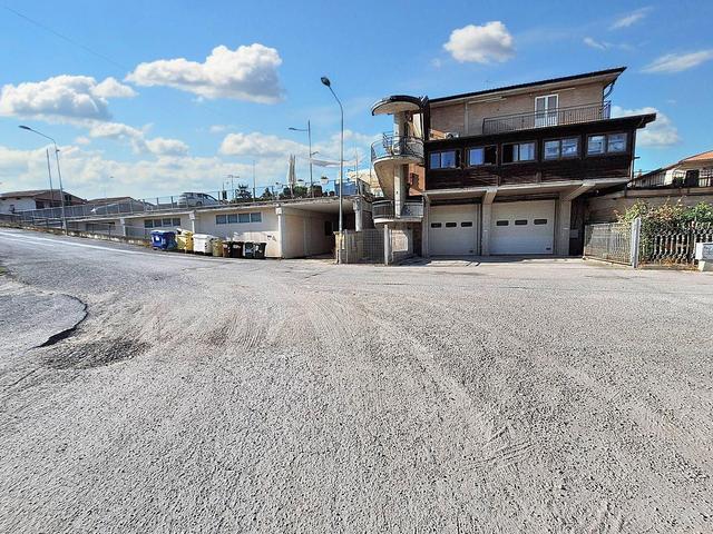 Magazzini in vendita