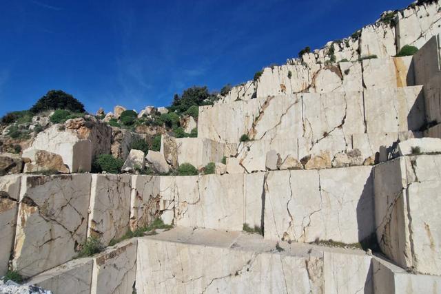 #2638072 Cava dismessa in zona marmifera in vendita - foto 3