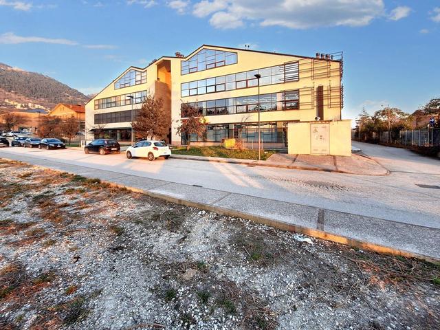#22970 Locale commerciale con due garage in vendita - foto 3