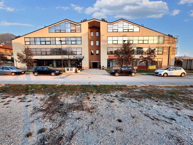#22970 Locale commerciale con due garage in vendita - foto 10