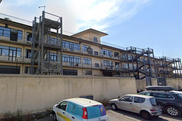 #12459 Ampia struttura commerciale in vendita - foto 2