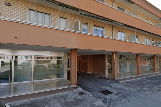 Negozi in vendita