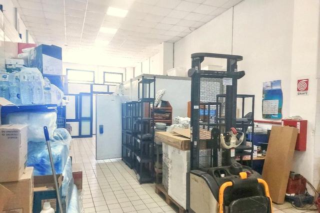 Complessi commerciali in vendita