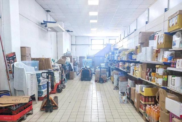 Complessi commerciali in vendita