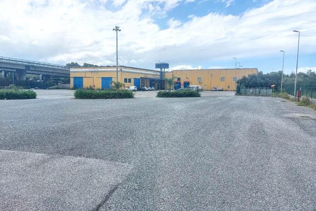 Complessi commerciali in vendita