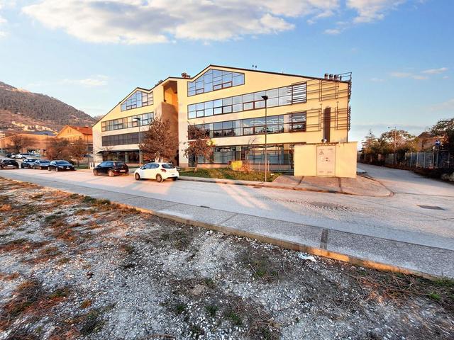 #22974 Locale commerciale con cinque garage in vendita - foto 14