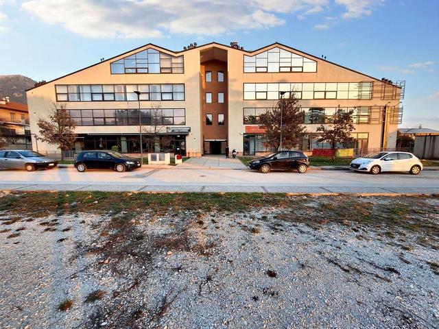 #22974 Locale commerciale con cinque garage in vendita - foto 10