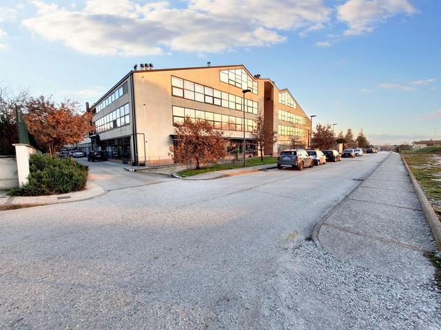 #22974 Locale commerciale con cinque garage in vendita - foto 18