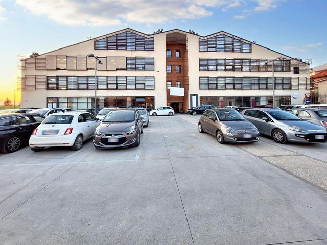 #22974 Locale commerciale con cinque garage in vendita - foto 19