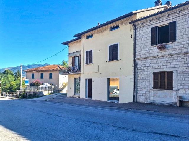 #2537179 Locale commerciale al piano terra in vendita - foto 2