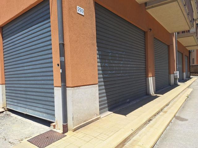 Negozi in vendita