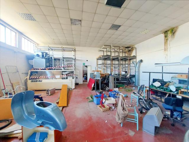 #21106 Laboratorio con corte pertinenziale in vendita - foto 13