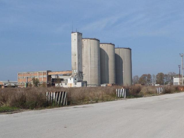 Magazzini in vendita