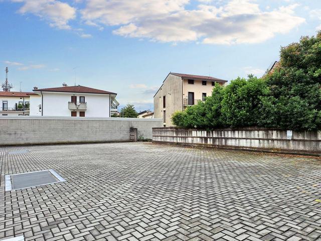 Posti auto in vendita