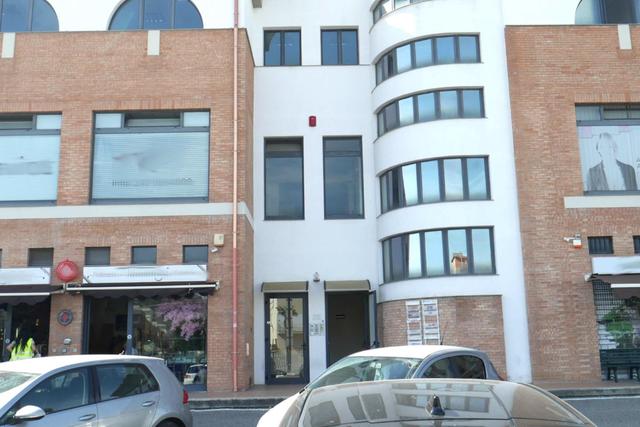 Magazzini in vendita