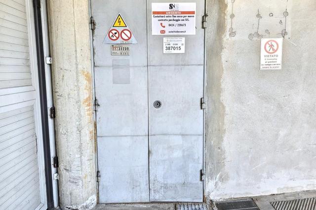 #2537495 Ufficio con posti auto coperti e depositi in vendita - foto 25
